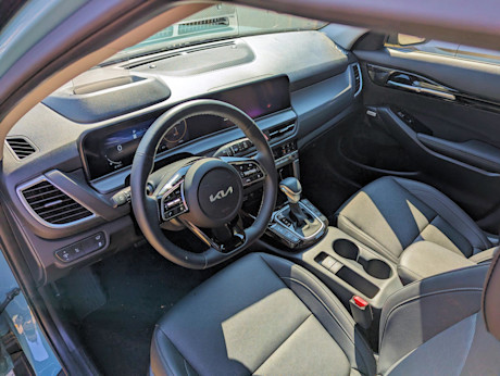 Editorial 2024 kia seltos x line td 240209 10 sha