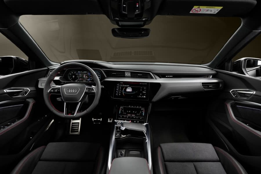 Audi-Q8-e-tron-edition-Dakar-31-960x720.jpg