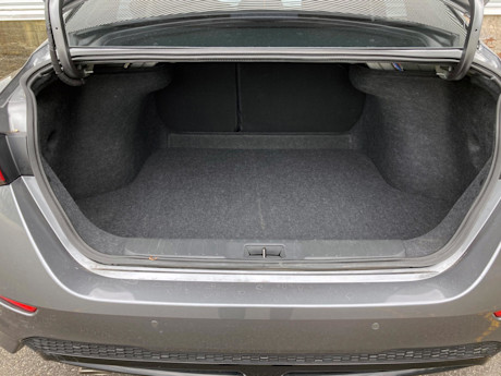 Nissan Sentra SR 2022 : essai routier Body Image