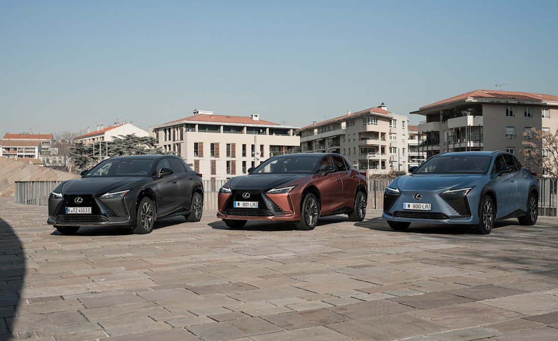lexus-rz-450e-banner
