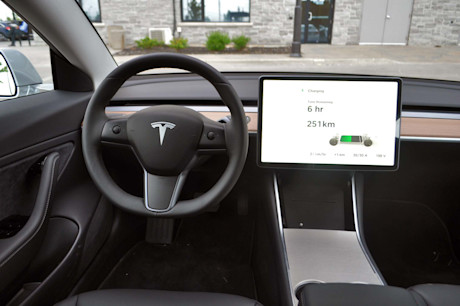 Editorial 2018 tesla model 3 23 mb