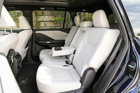 Editorial 2024 lexus tx 550h fd 231011 07 jw