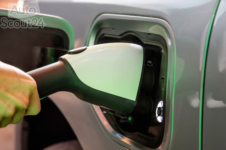 Ford-F-150_Lightning-2022-1280-16 (1).jpg