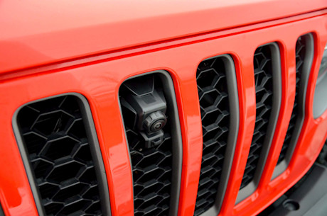 Chevrolet Colorado ZR2 Bison 2020 vs Jeep Gladiator Rubicon 2020 : match comparatif Image