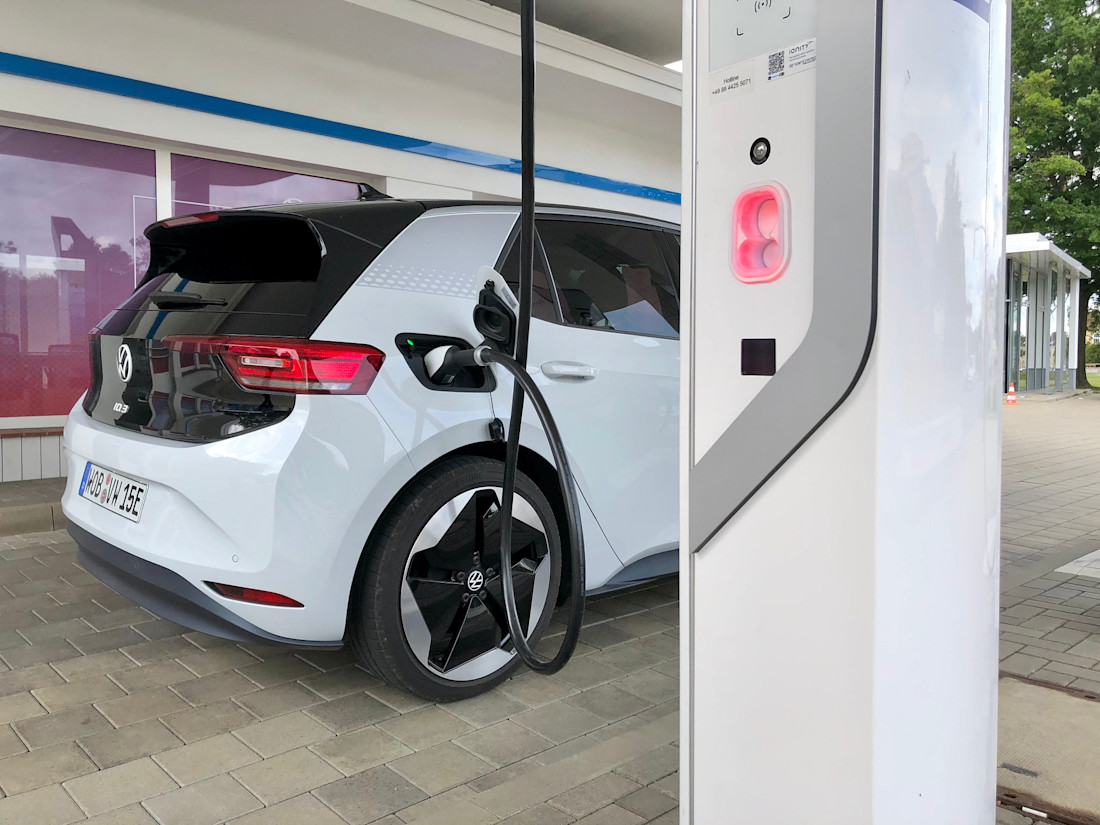 Ladezeit E-Auto: Die 10 beliebtesten Elektroautos im Überblick