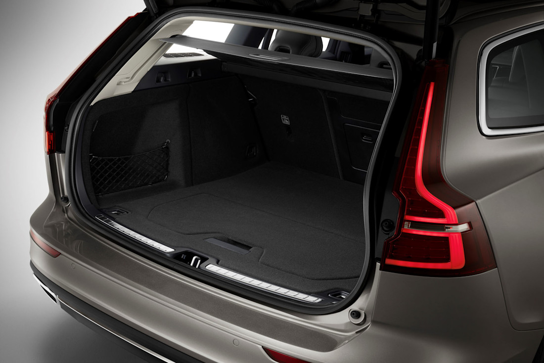 223558_New_Volvo_V60_exterior.jpg
