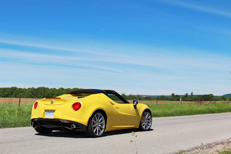 Editorial 2016 alfa romeo 4c spider 04 pb