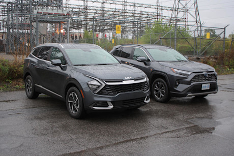 Kia Sportage HEV 2023 vs Toyota RAV4 Hybride 2022 : match comparatif Image