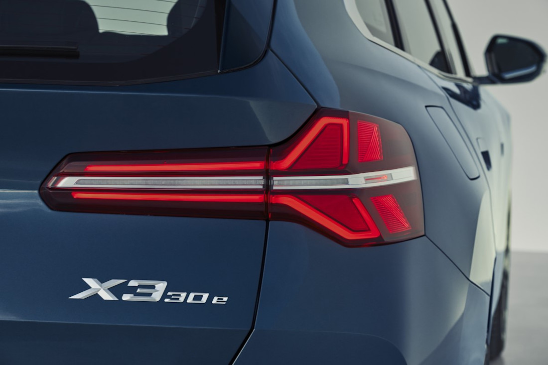 P90554895_highRes_the-new-bmw-x3-30e-x