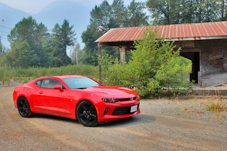 Editorial 2017 chevrolet camaro coupe 1lt 08 dh