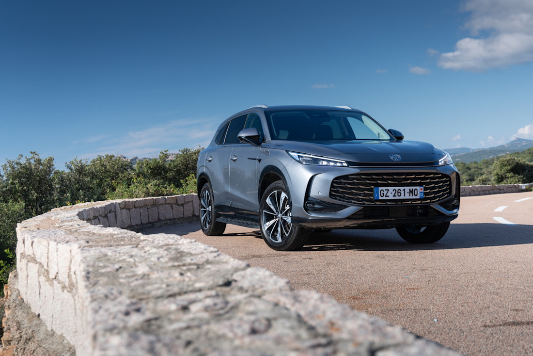 # Recensione MG HS: il crossover dal rapporto qualità-prezzo imbattibile