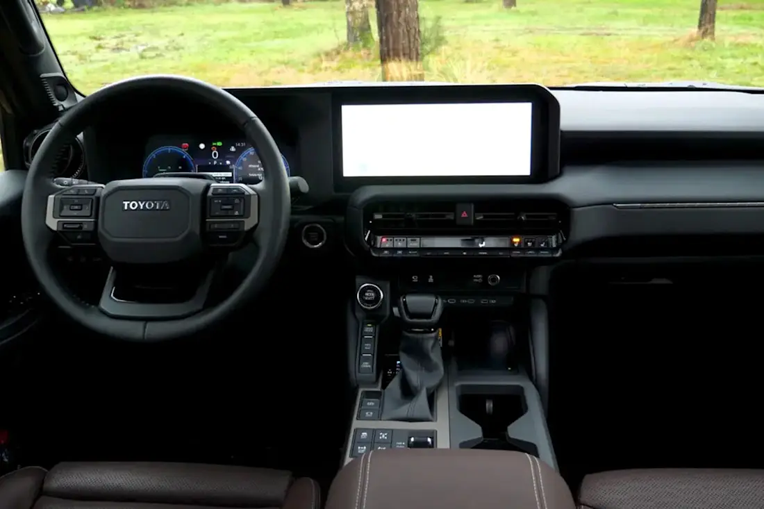 CR 9 Toyota Land Cruiser AS24 Car Reviews 4