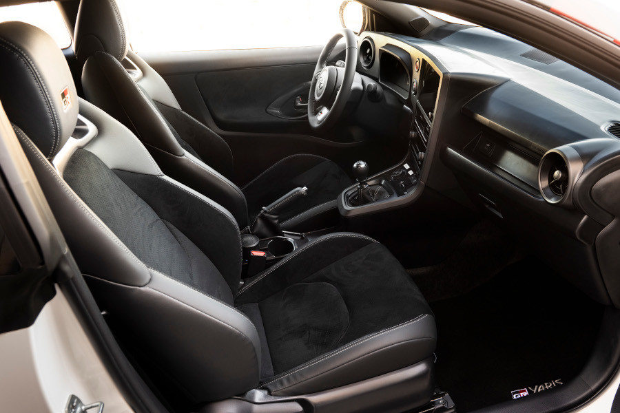 interior-toyota-gr-yaris-2024 (6).jpg