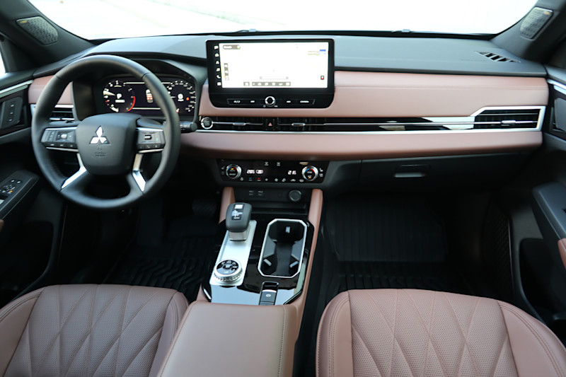 2025 Mitsubishi Outlander Review - AutoTrader.ca