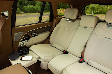 range-rover-p550e-sv-captain-chair