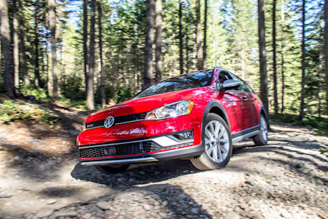 Editorial 2017 volkswagen golf alltrack 01 bm
