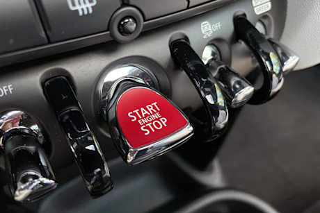 Editorial 2022 mini cooper s 5 door premierplus 34 ct