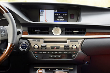 Editorial 2015 lexus es 300h jp 25 5186