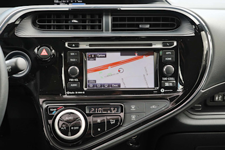 Editorial 2019 toyota prius c technology 28 jm