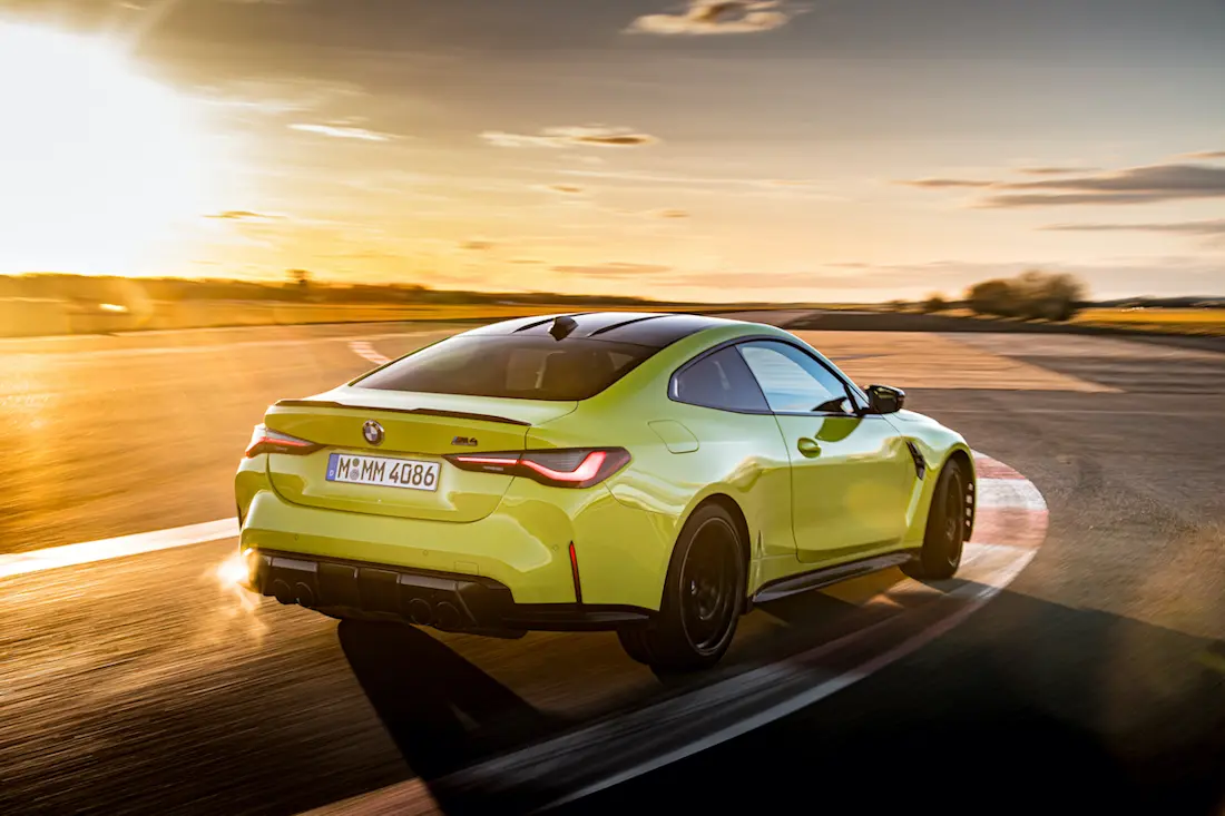 AS24 BMW rijdend achter