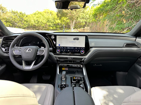 Editorial 2024 lexus tx 550h fd 231011 10 jw
