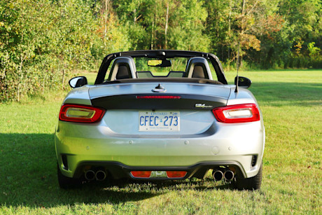 Editorial 2018 fiat 124 spider abarth 09 jm