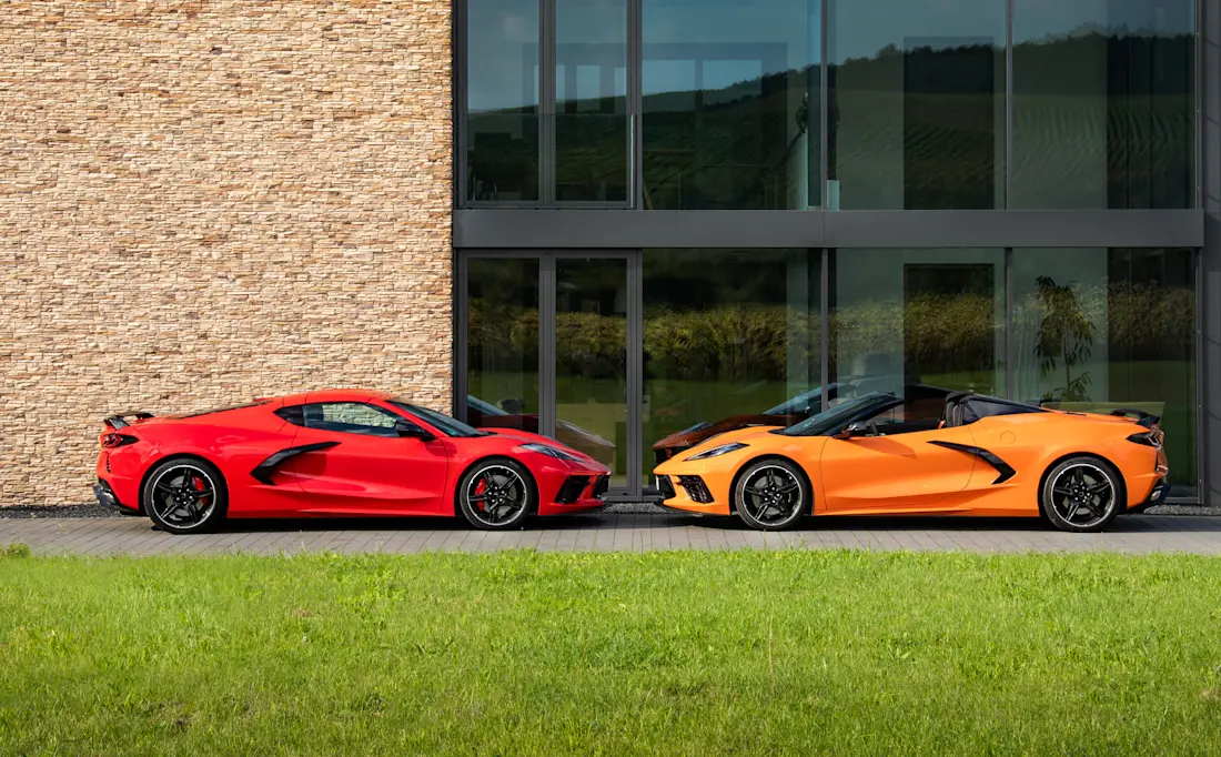 corvette-c8-stand-side corvette-c8-stand-side