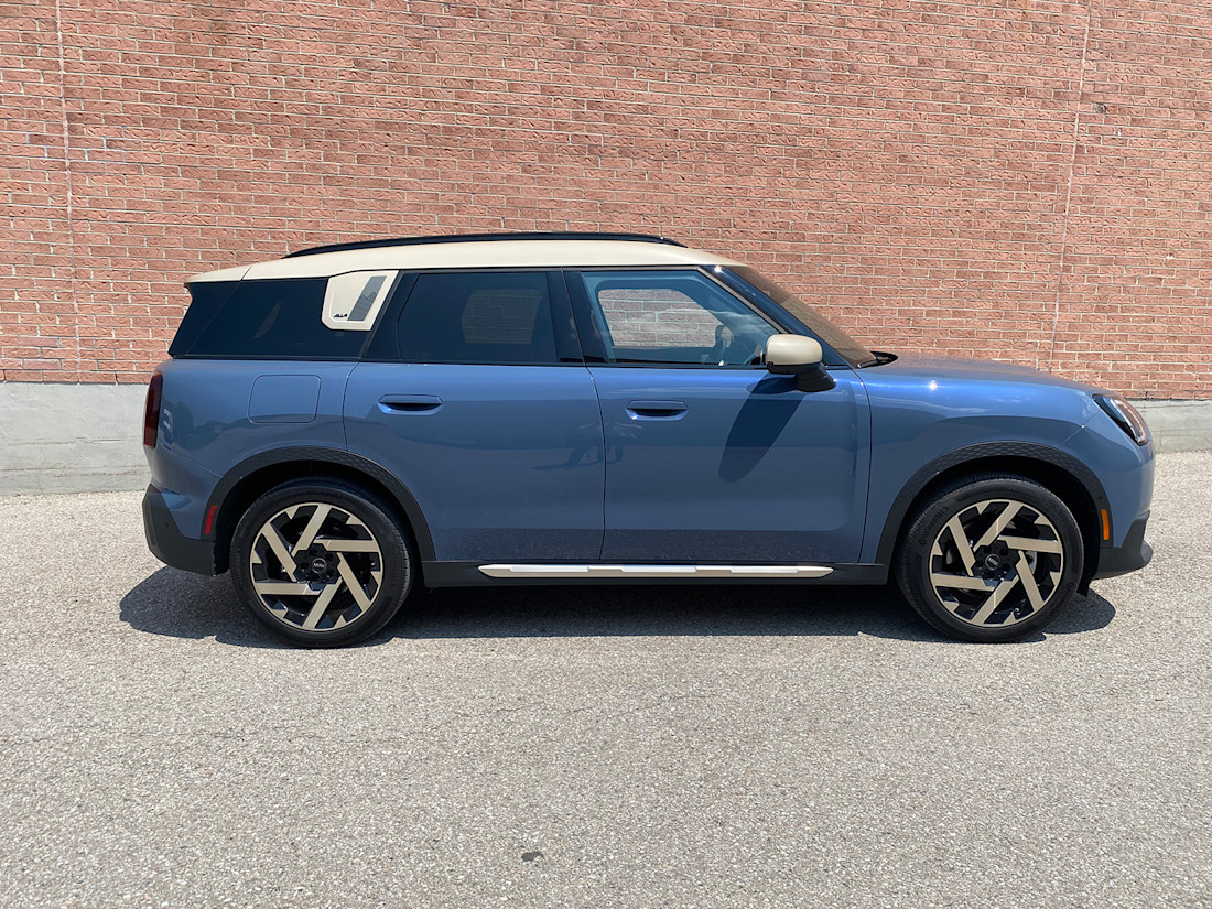 2025 Mini Countryman SE Review Body Image