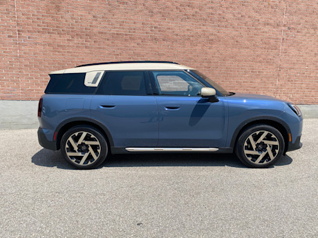2025 Mini Countryman SE Review Body Image