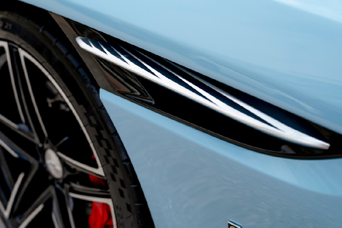 Aston Martin DB12 Volante - Palm Beach Edition 11.jpg