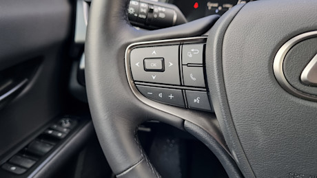 Lexus UX 300h 2025 : essai routier Image