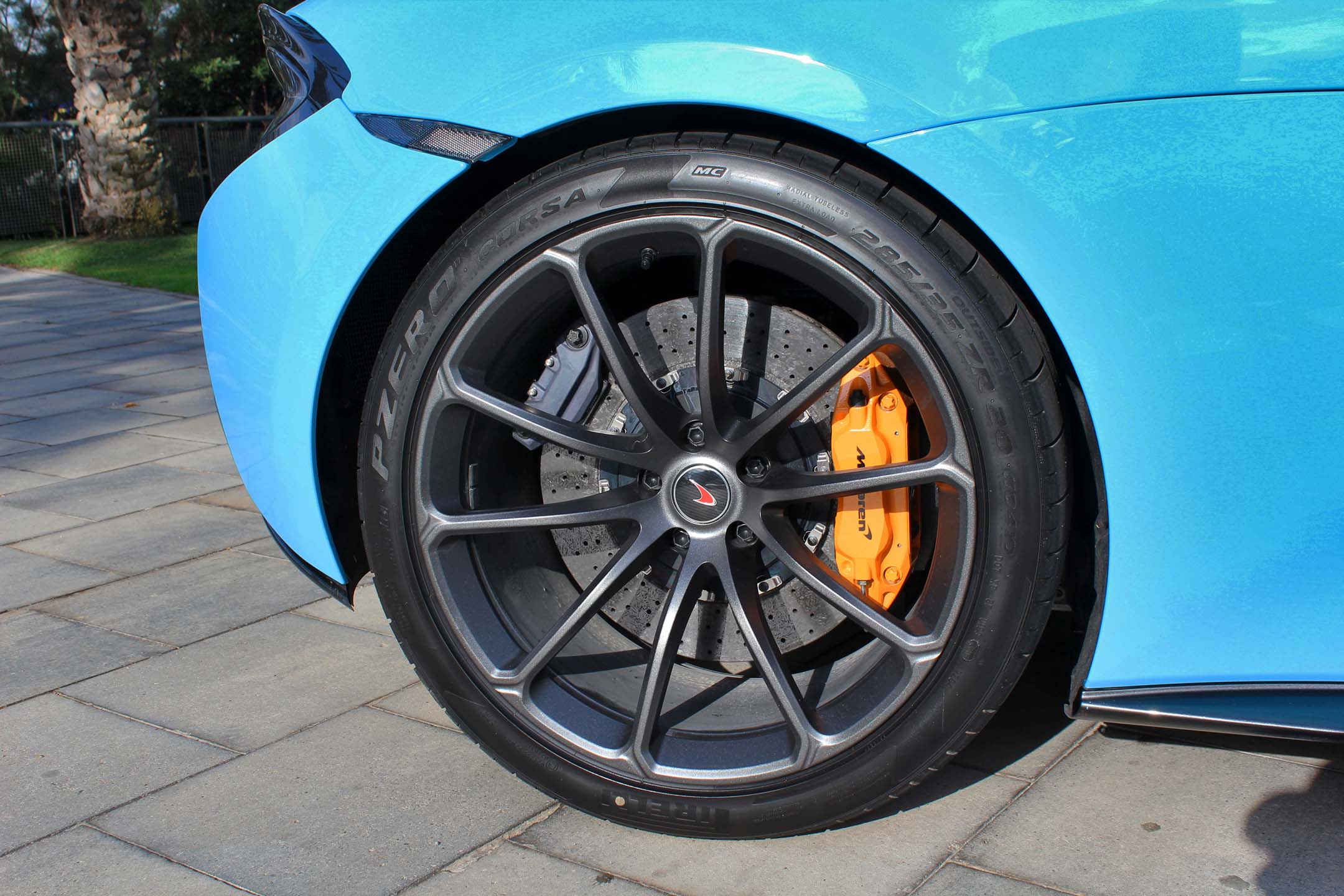2018 McLaren 570S Spider First Drive Review - AutoTrader.ca
