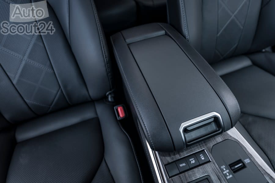 Toyota Highlander Electric Hybrid 2021 - Interior (18) (1).jpg