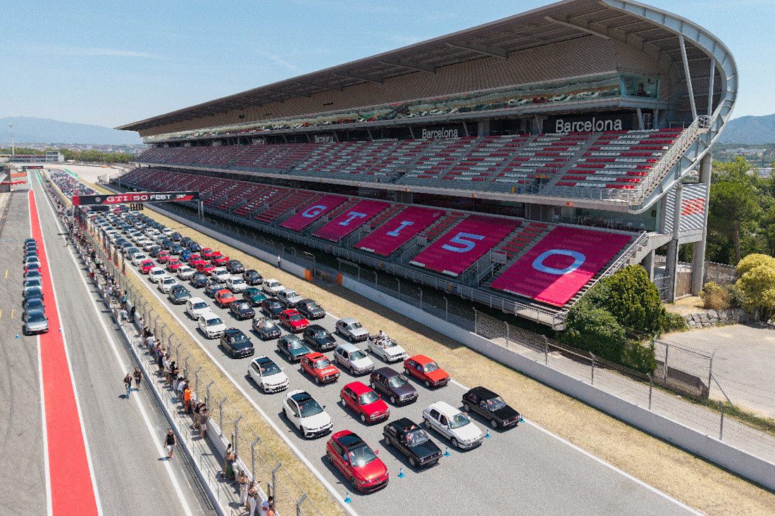 El Golf GTI celebra su 50 aniversario por todo lo alto: más de 1.500 coches en Montmeló y un regalo muy especial junto a AutoScout24