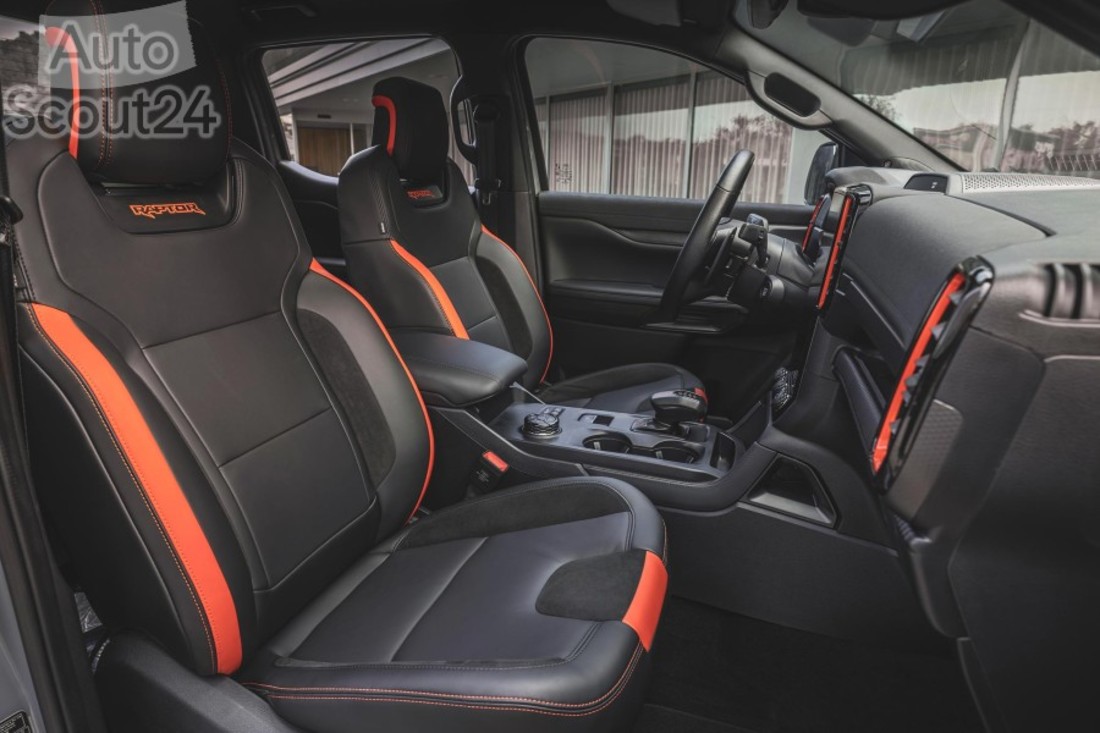 Ranger_Raptor-interior-06-LOW.jpg