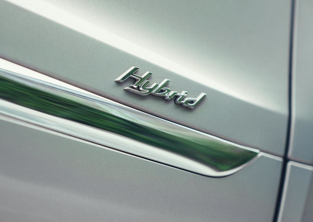Bentley-Bentayga_Hybrid-2019-1280-46.jpg
