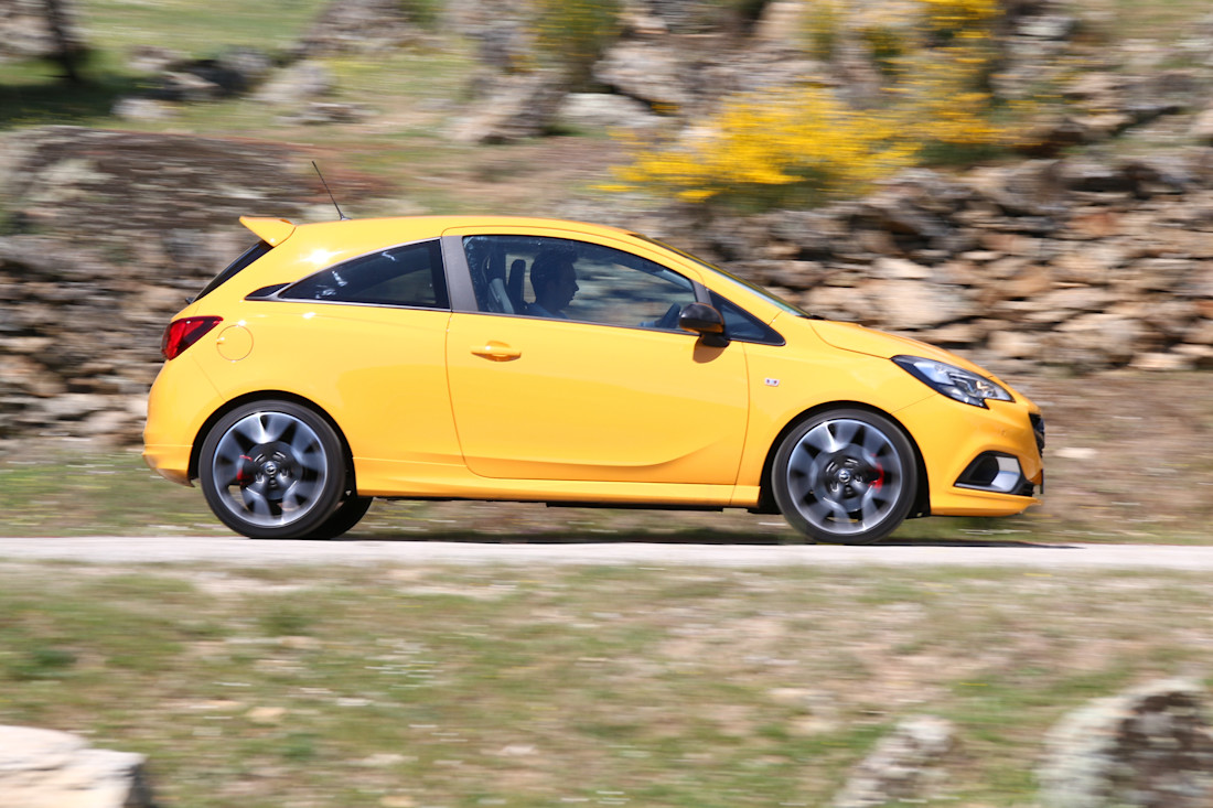 Opel Corsa GSi (33).JPG
