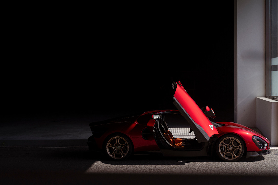 Alfa-Romeo-33-Stradale (25).jpg