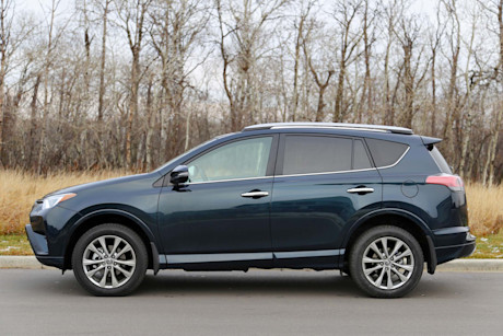 Editorial 2017 toyota rav4 limited 04 ts