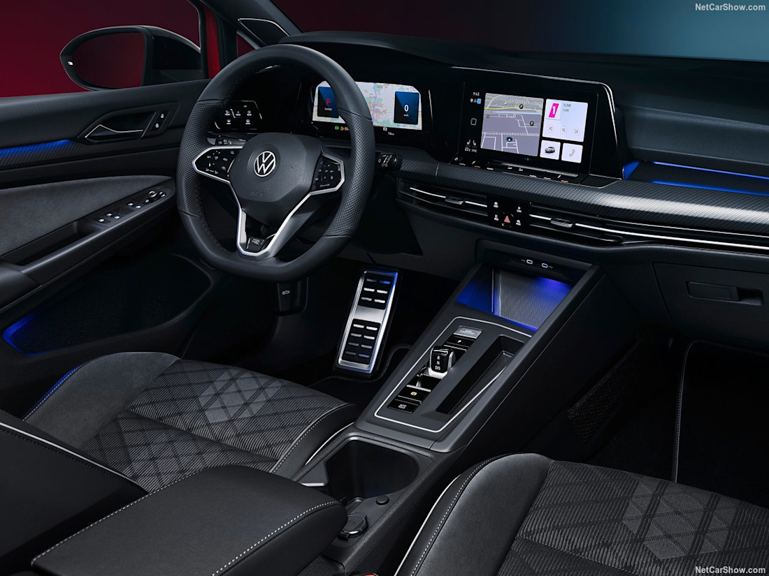 volkswagen-golf-sportsvan-interior