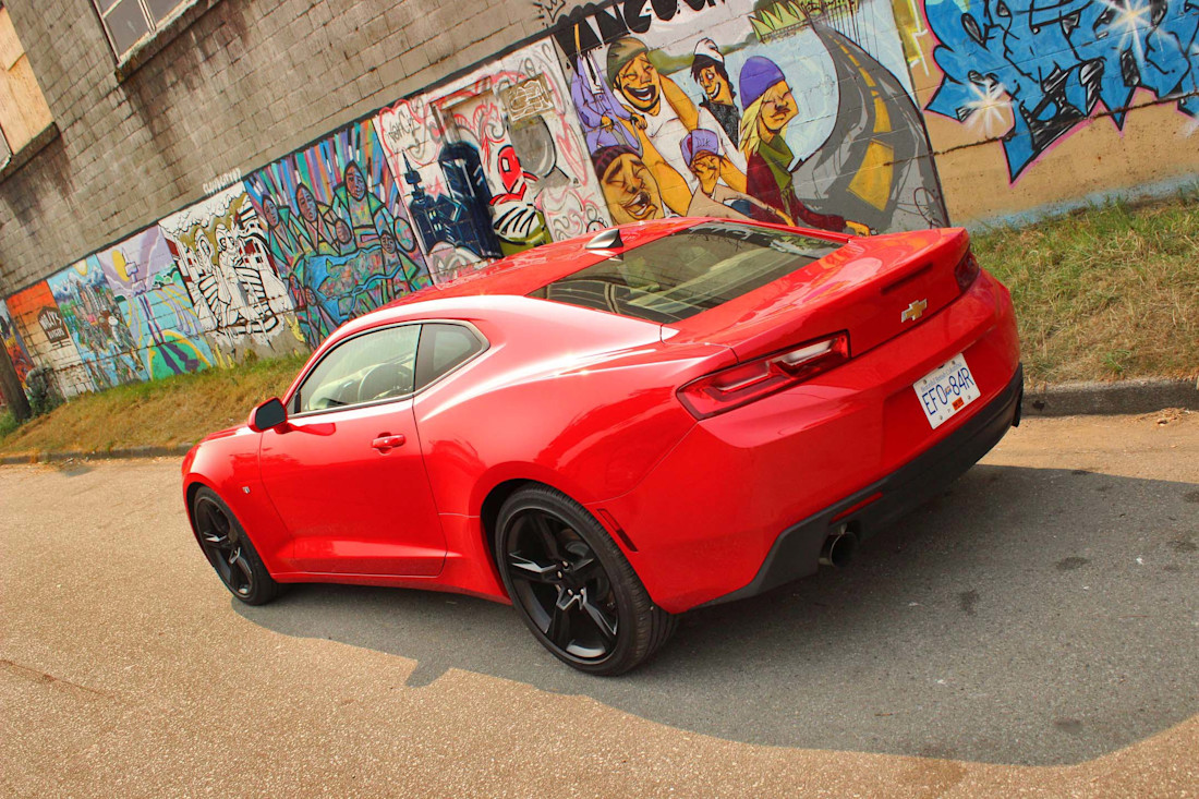 Editorial 2017 chevrolet camaro coupe 1lt 06 dh