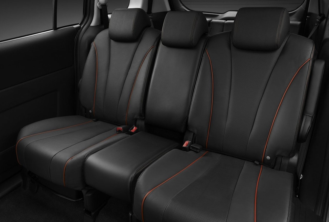 Mazda-5-2011 interir seats