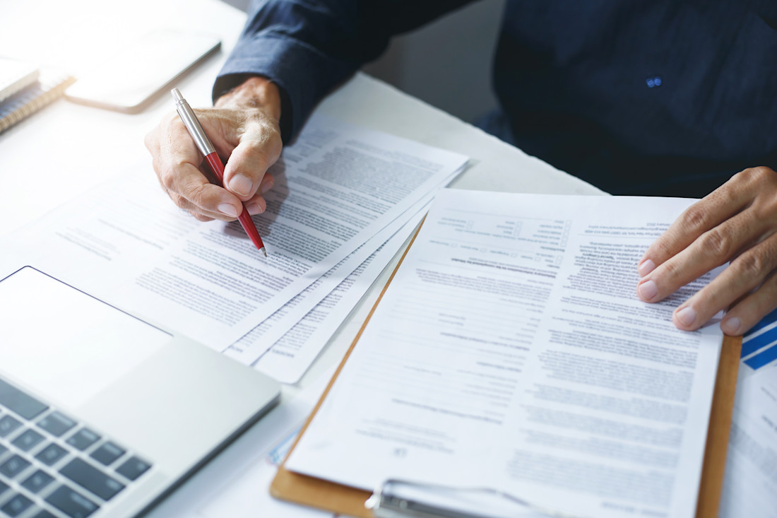What Is a CARFAX Report? What It Shows, Costs and Limitations
