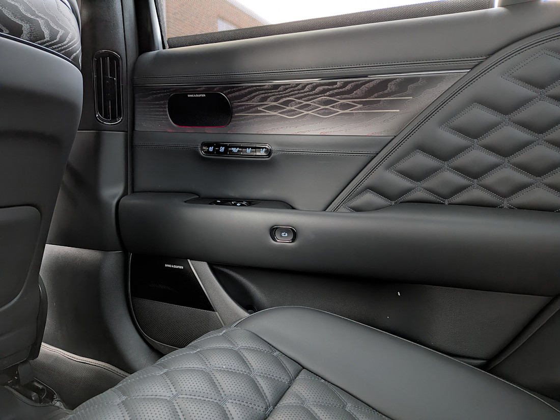 2026 Genesis G90 Black Edition - TD - SBe - 260327 - 27.jpg