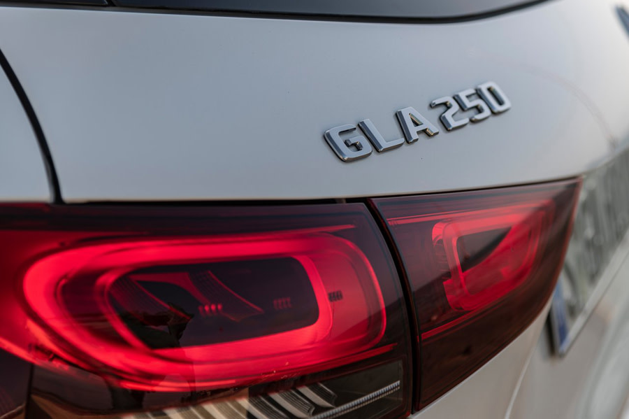 Mercedes-Benz-GLA-2021-1280-64.jpg