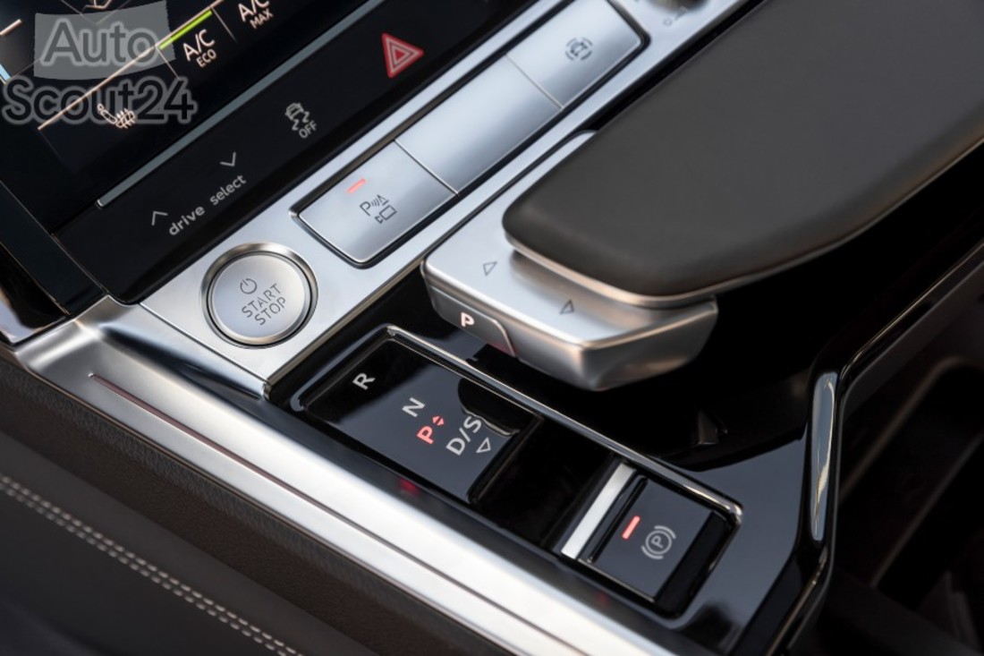 Audi e-tron Sportback alta 37 (1).jpg