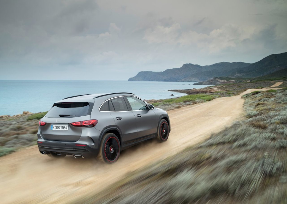 Mercedes-Benz-GLA-2021-1280-11.jpg