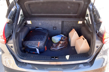 Editorial 2015 ford focus se hatchback jp 09