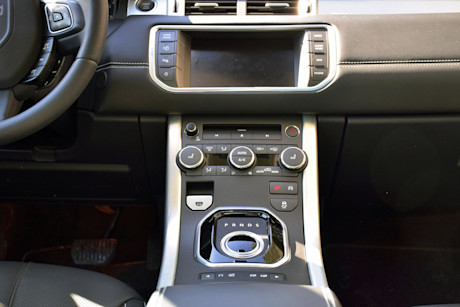 Editorial 2015 lr rr evoque autobiogrpahy jp 20