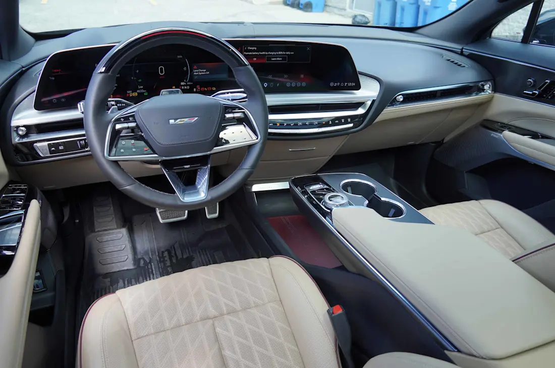 2026-Cadillac-Lyriq-V-FR (25)